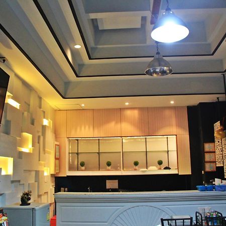โรงแรมเรือนทิพย์ เชียงราย Ruean Tip Hotel Exterior foto