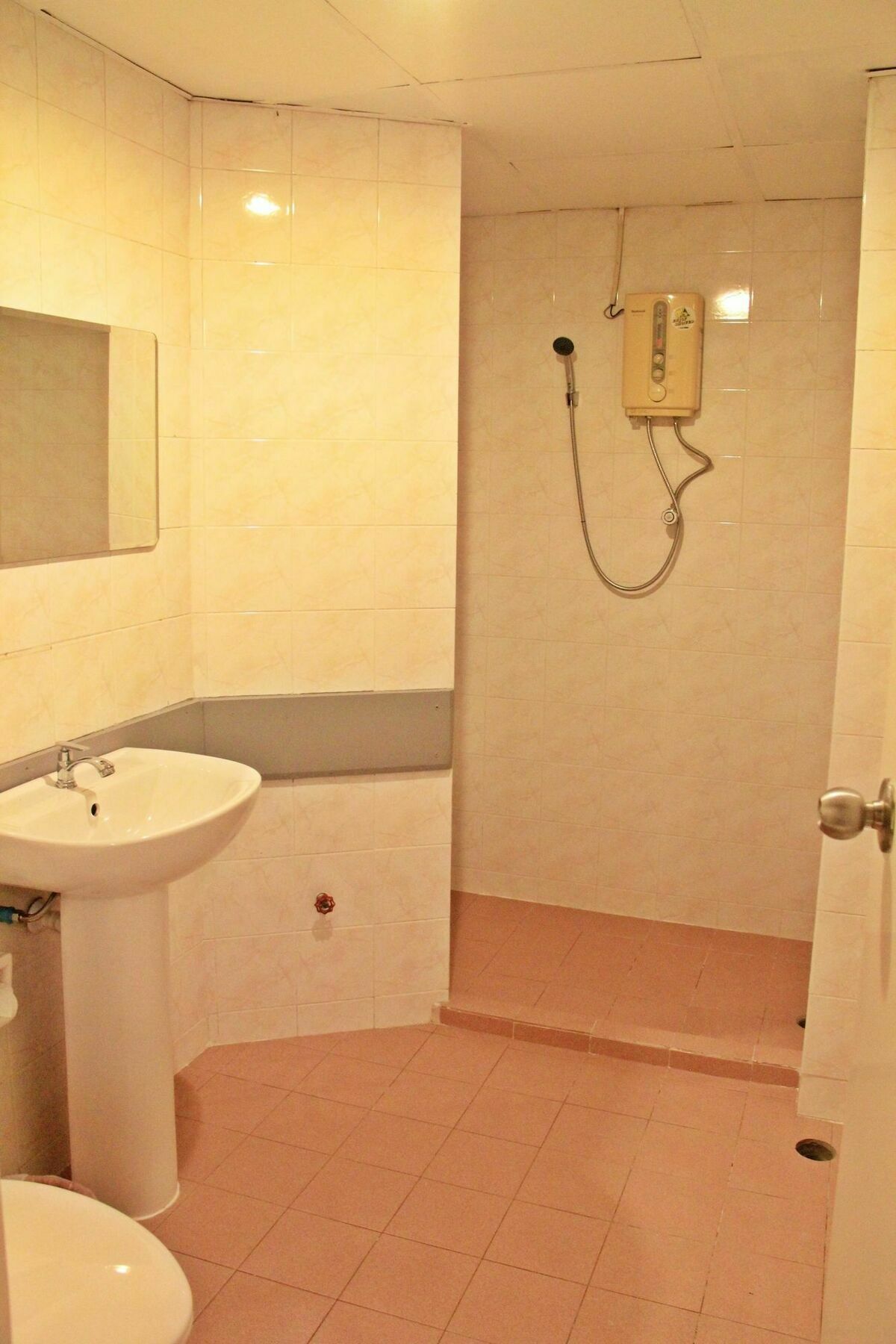 โรงแรมเรือนทิพย์ เชียงราย Ruean Tip Hotel Exterior foto