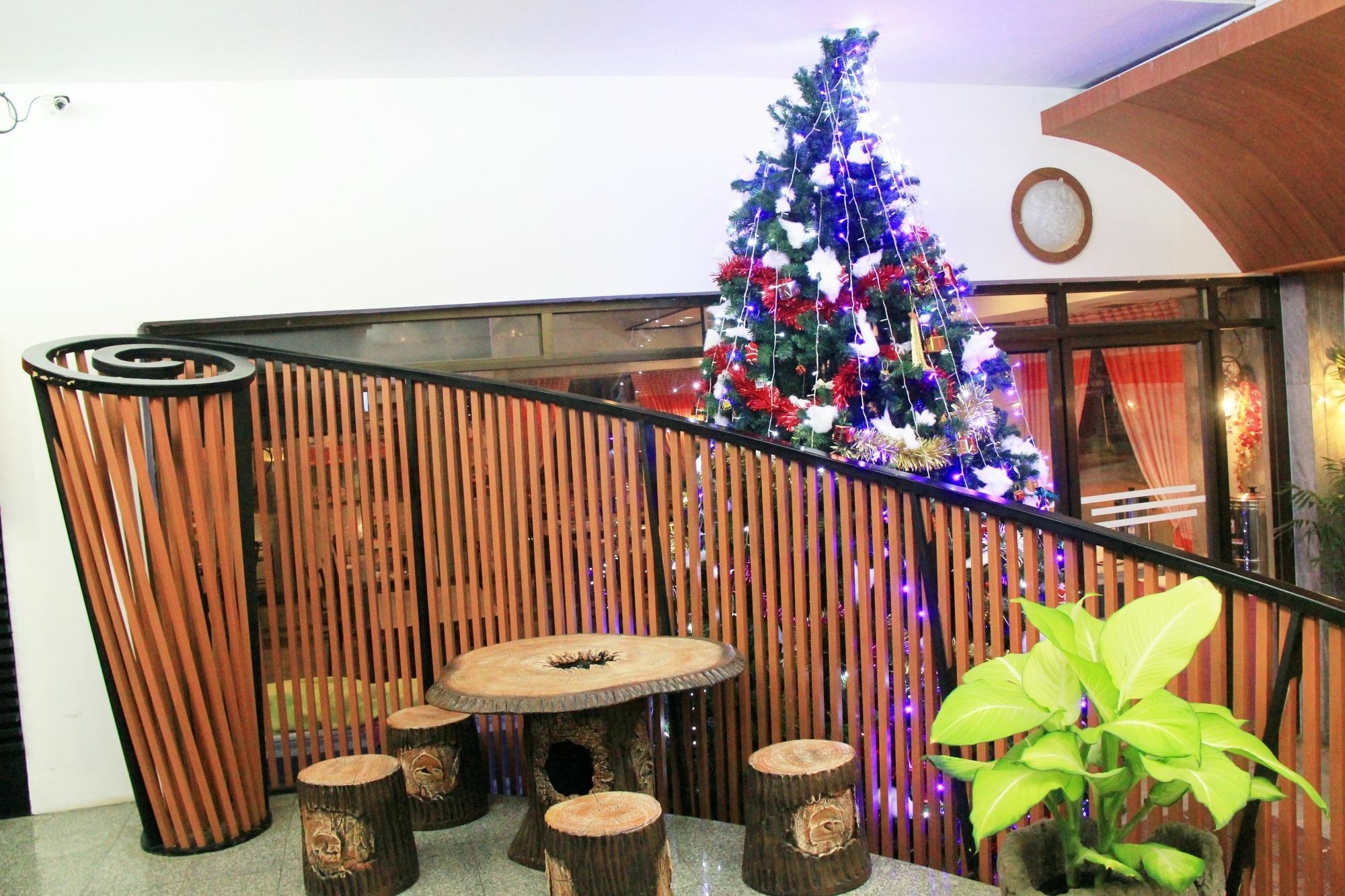โรงแรมเรือนทิพย์ เชียงราย Ruean Tip Hotel Exterior foto