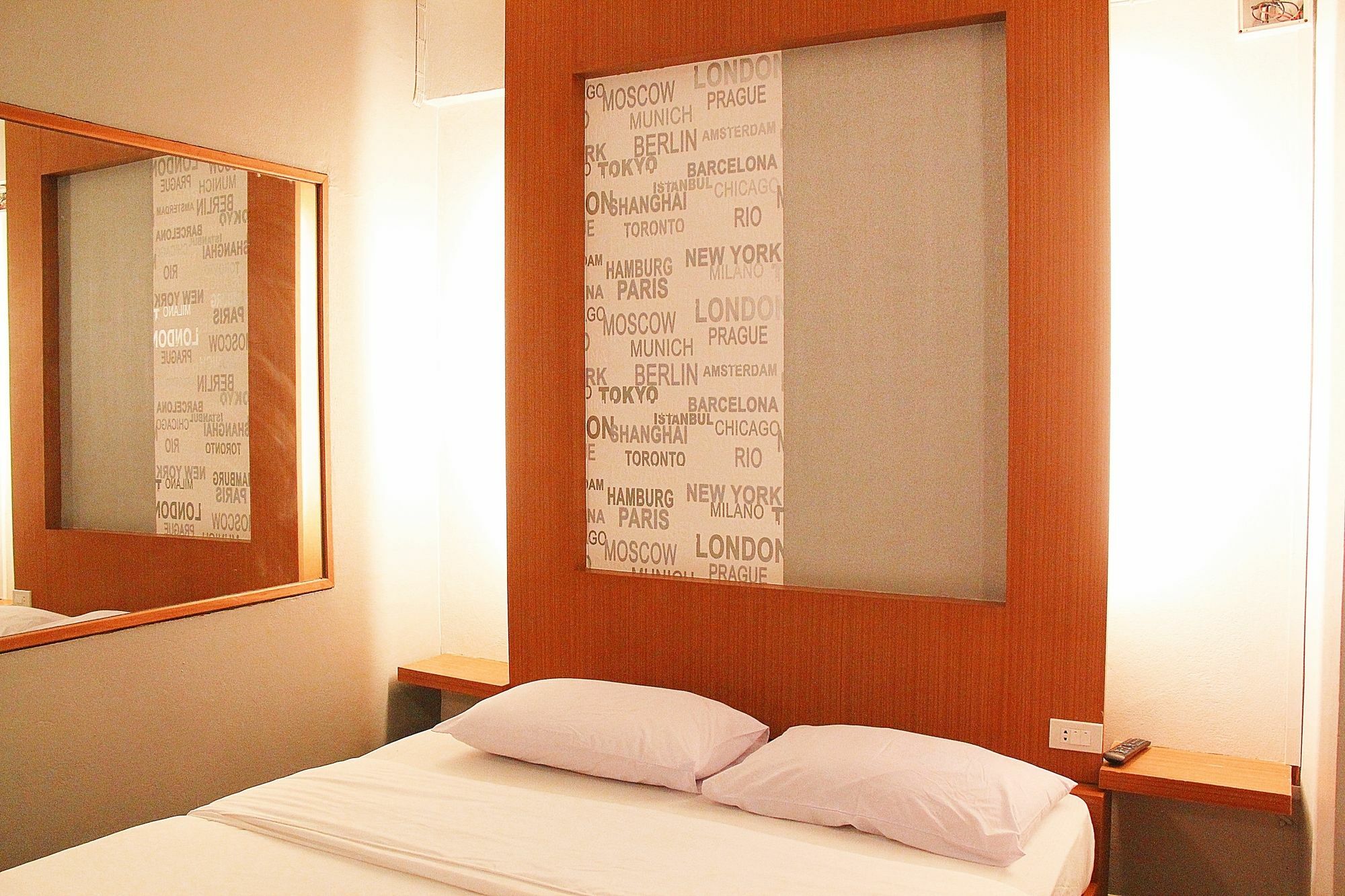 โรงแรมเรือนทิพย์ เชียงราย Ruean Tip Hotel Exterior foto