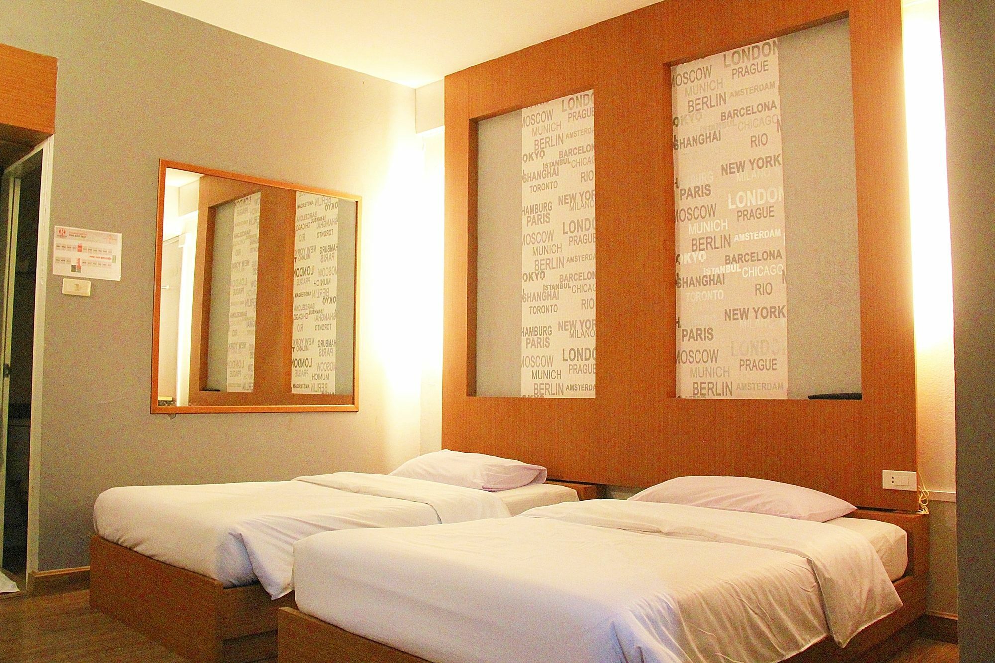 โรงแรมเรือนทิพย์ เชียงราย Ruean Tip Hotel Exterior foto